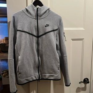 Men’s Nike Tech Jacket in perfect condition!